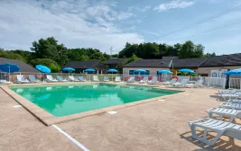 Le Domaine du Bosquet in Egletons - Swimming pool