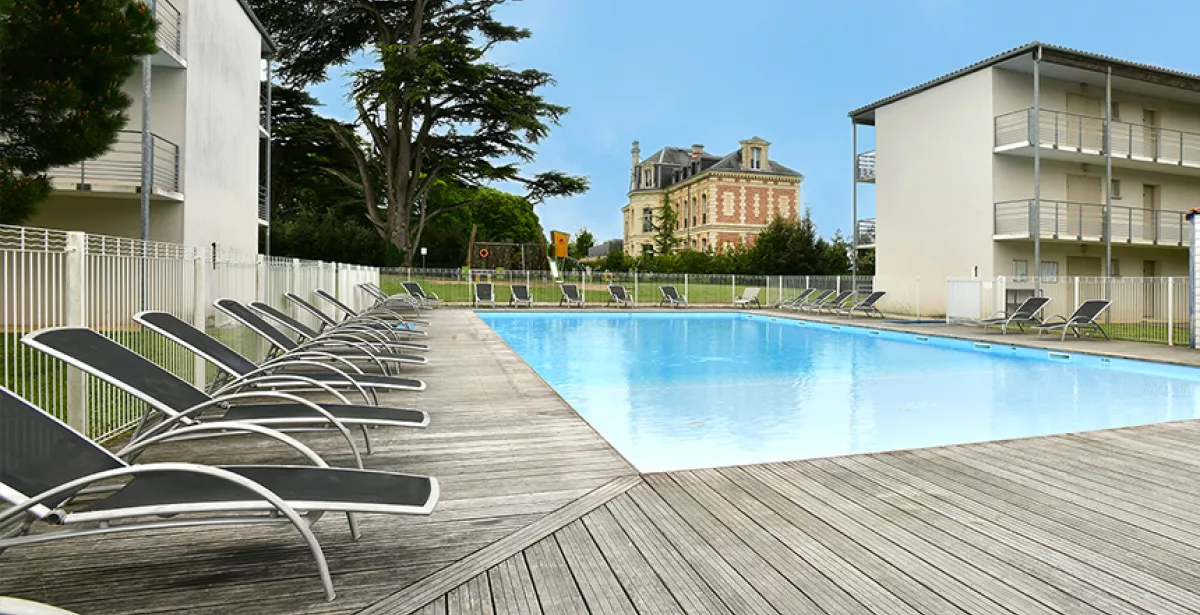 Le Domaine du Chateau in La Rochelle - Swimming Pool