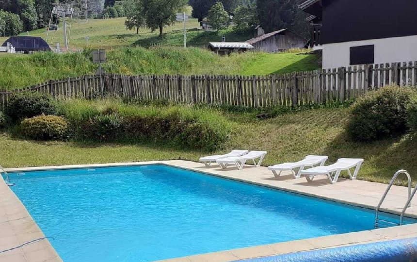 Piscine extérieure Grand Morillon