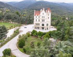Visit the Castle of Valmy and its botanical tour