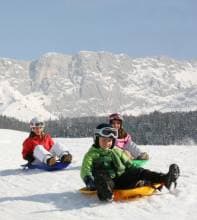 Piste de luge sur front de neige
