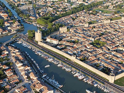 Aigues-Mortes et ses remparts