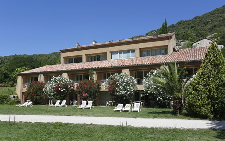 Résidence Le Domaine de Châmes à Vallon pont d'Arc - extérieur