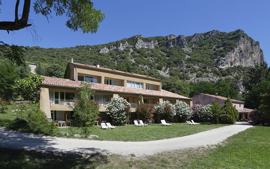 Résidence Le Domaine de Châmes à Vallon pont d'Arc - extérieur