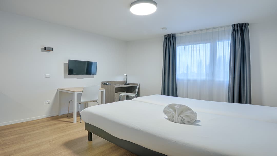 Apparthotel Paris Quai de Marne Vacancéole Vue intérieure Studio TV