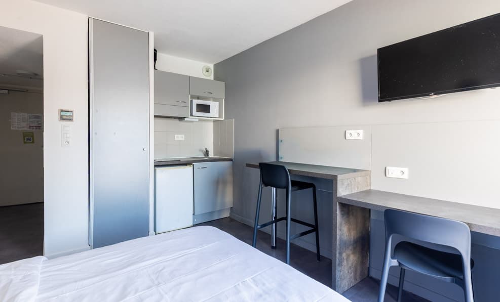 Cuisine et lit double logement ST2S résidence Le Terral