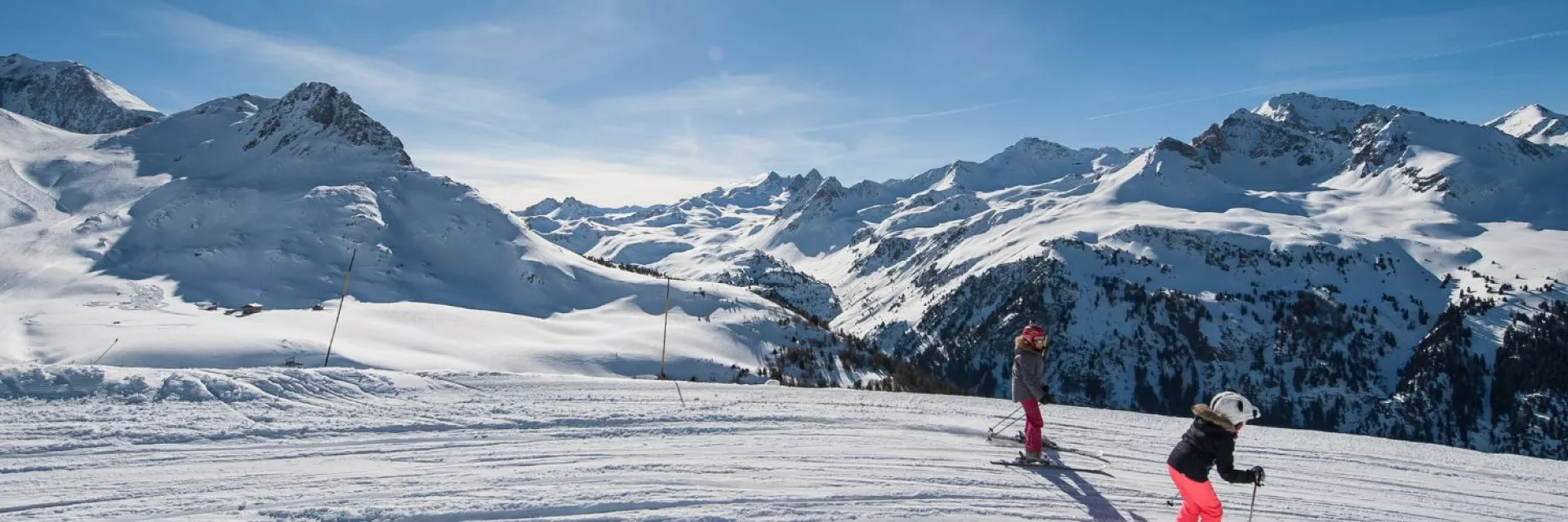 Piste de ski à Valfréjus en hiver par beau temps