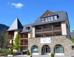 Résidence Les Jardins de Balnéa à Loudenvielle - extérieur été