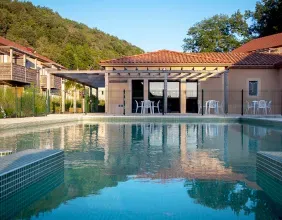 Résidence Le Clos du Rocher aux Eyzies de Tayac - Piscine