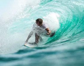 Initiation au surf près de votre location de vacances dans les Landes !