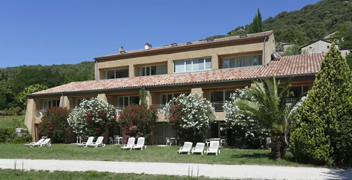 Résidence Le Domaine de Châmes à Vallon pont d'Arc - extérieur