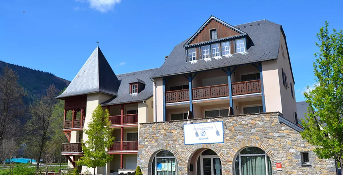 Résidence Les Jardins de Balnéa à Loudenvielle - extérieur été