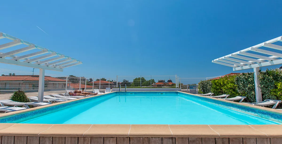Residence Le Crystal in Cagnes sur mer - Swimming pool on the roof top
