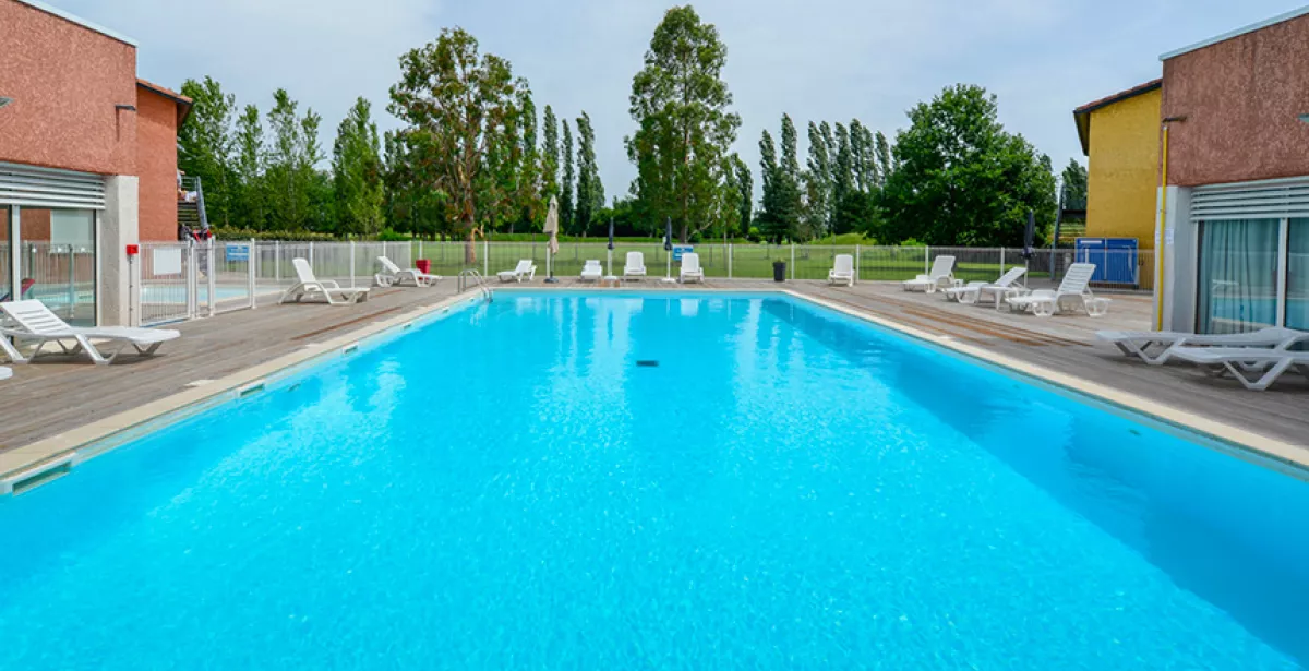 Le Domaine du Green in Albi - Swimming pool
