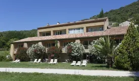 Résidence Le Domaine de Châmes à Vallon pont d'Arc - extérieur