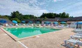 Le Domaine du Bosquet in Egletons - Swimming pool