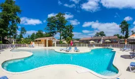 Le Domaine du Golf d'Albret in Barbaste - Swimming pool