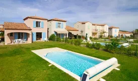 Residences Port minervois / Les hauts du Lac in Homps - Swimming pool's villa