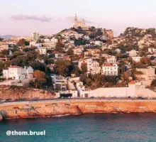 Notre dame de garde à Marseille au coucher du soleil