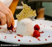 Restaurant l'Agopé à Valence, dessert vacherin glacé framboise