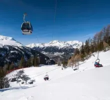 Remontée mécanique en hiver à Valfréjus