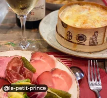 Restaurant Le Petit Prince à Valmorel, boite chaude fromage charcuterie