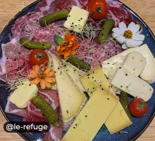 Restaurant Le Refuge à Valmorel, assiette charcuterie fromage