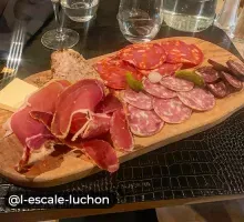 Restaurant l'Escale à Bagnières-de-Luchon, planche de charcuterie