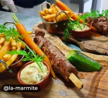 Restaurant La Marmite à Risoul, brochette de viande et frites