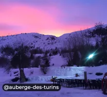 Restaurant l'Auberge des Turins à Saint Sorlin d'Arves, coucher de soleil montagne enneigées