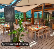 Restaurant Le Stou à Vaujany, terrasse l'été