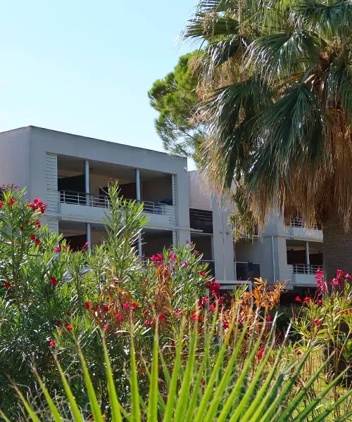 Résidence Carré Marine à Mandelieu-La-Napoule, au bord de la Siagne